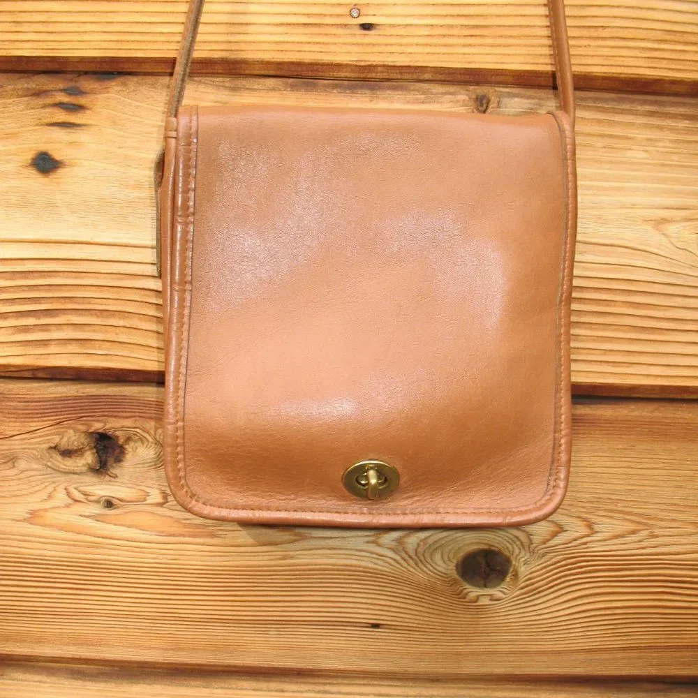 Vintage Coach 9620 Compact Pouch Flap Crossbody Bag British Tan